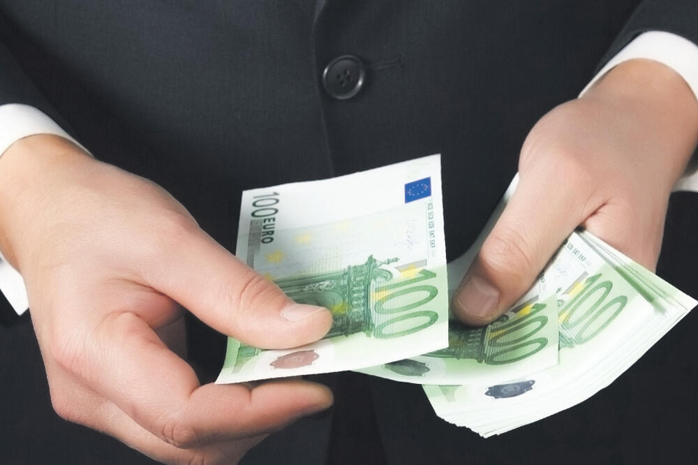Uporedni prikaz sličnosti i razlika između zajma i kredita